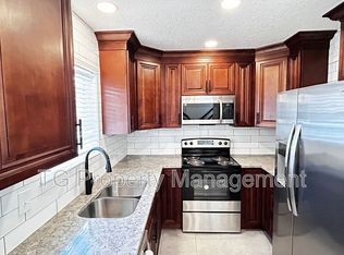 111 E 1st St APT 32, Jacksonville, FL 32206