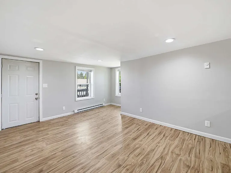 116 S High St — Photo 9