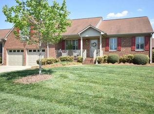 1904 Meadowview Dr, Graham, NC 27253