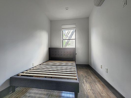 5th image of 216 Knickerbocker Ave APT 2R