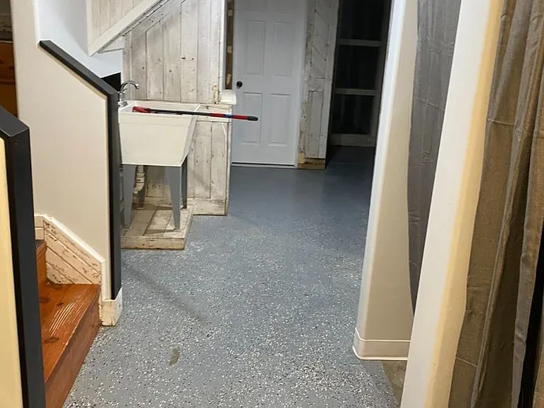 208 E Illinois St — Photo 17