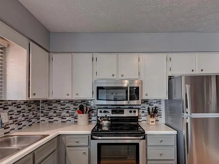 10412 Crown Point Ave — Photo 6