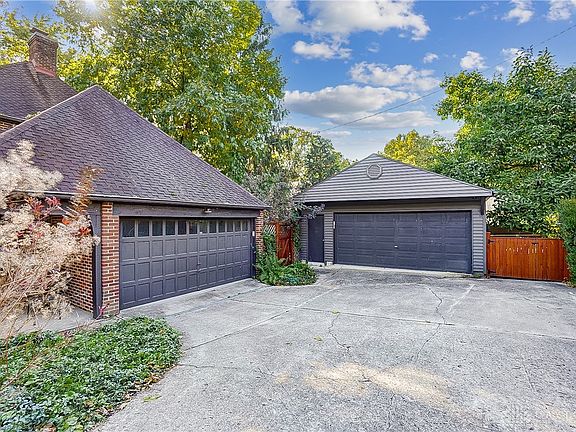 2nd image of 2585 Evelyn Dr