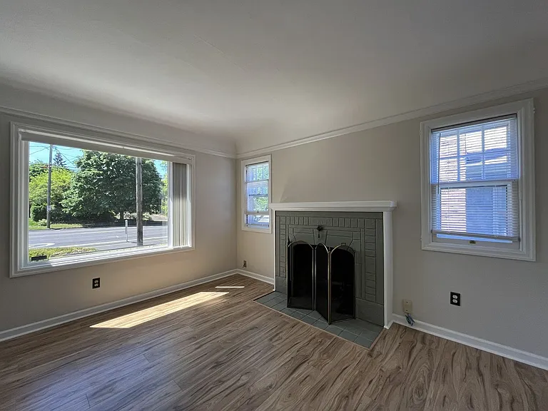 2417 N Rosa Parks Way — Photo 17