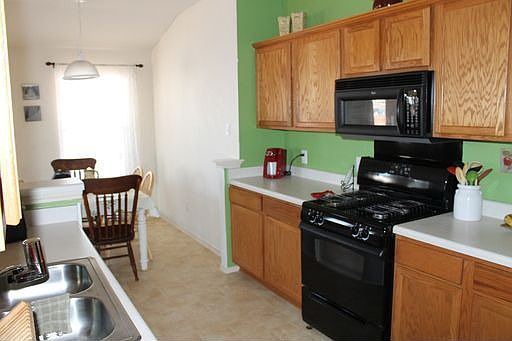 4th image of 1006 Henderson Dr