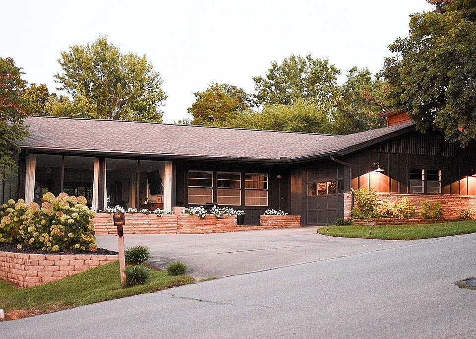 1st image of 1224 N Hillcrest Ave