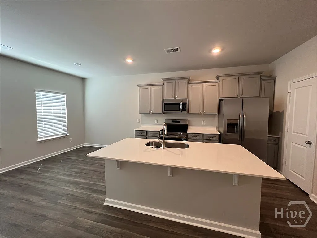 3 bed, 4.0 bath, 1696 sqft, $2,060 — Photo 3