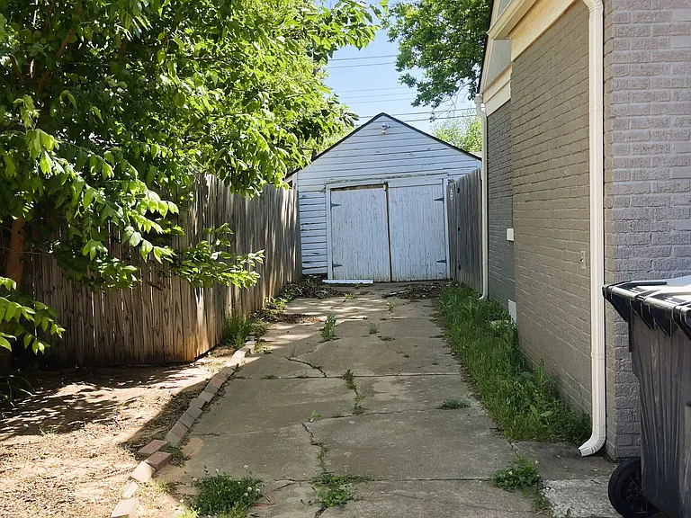 2748 NW 22nd St — Photo 19