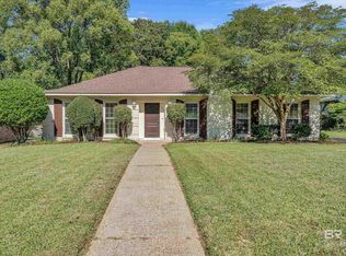 566 Stuart St, Daphne, AL 36526