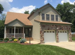 27 Hoagland Ct, Bridgewater, NJ 08807