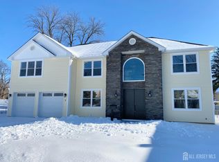 7 Vale St, Edison, NJ 08817