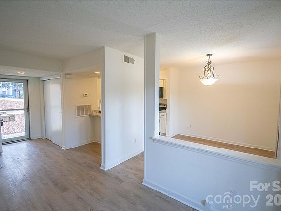 5th image of 11042 Harrowfield Rd