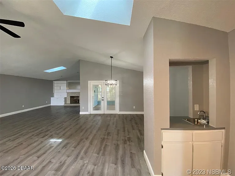 1031 Club House Blvd — Photo 9