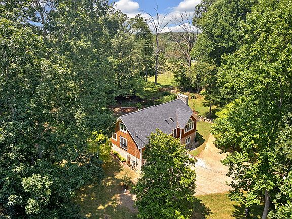 4th image of 550 Park Ln