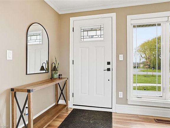 3rd image of 533 Woodburn Rd