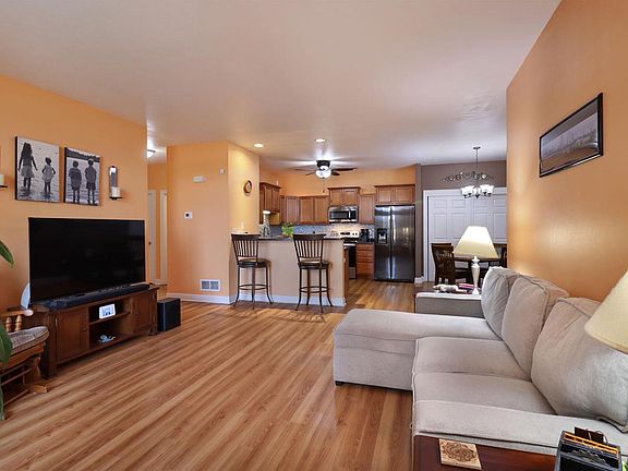 3rd image of 957 Hastings COURT #101