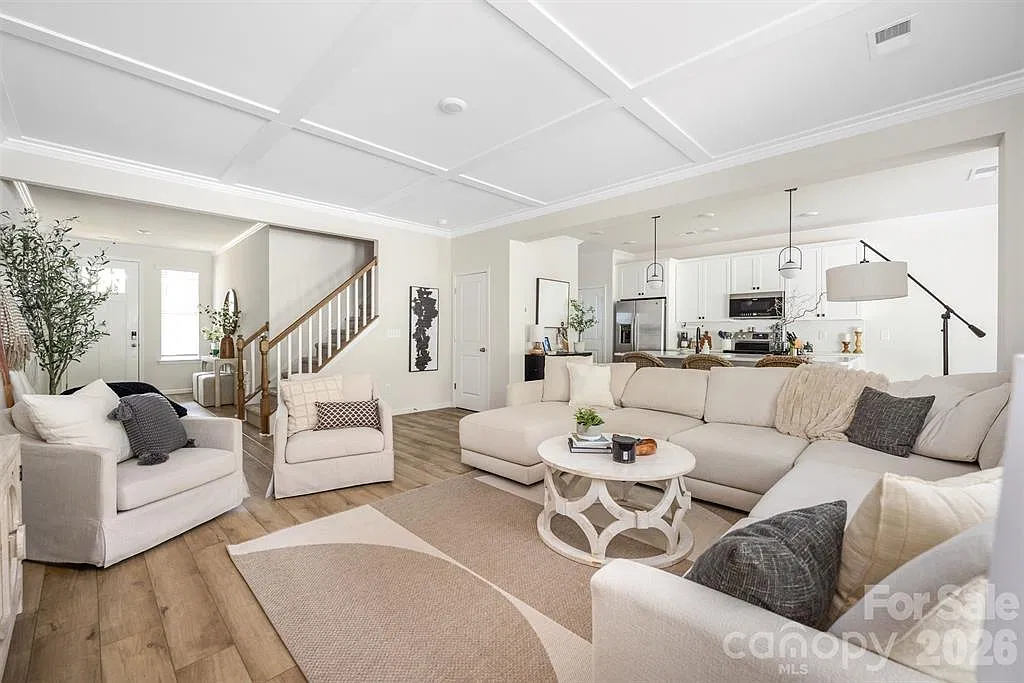 3 bed, 1928 sqft, $2,450 — Photo 4