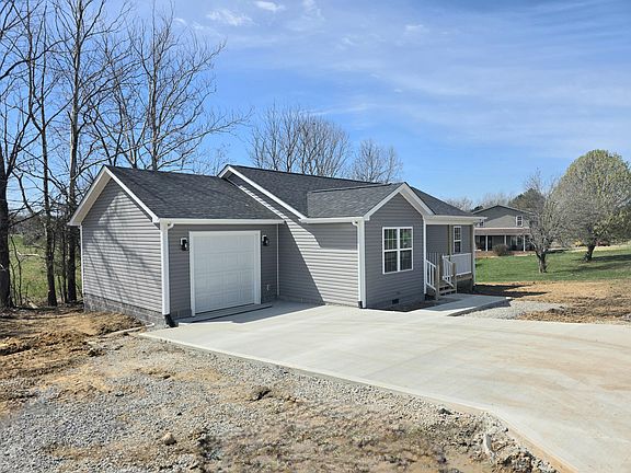 3rd image of 315 Hawk Creek Rd