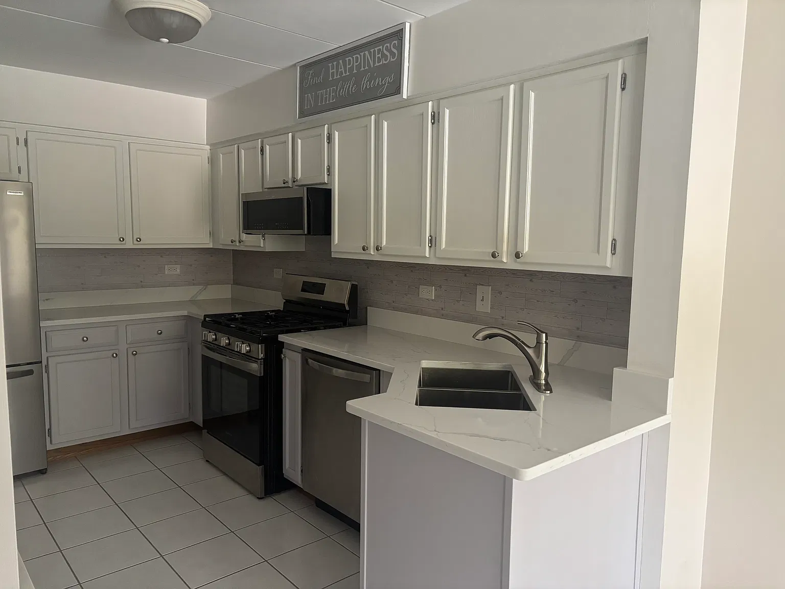 2 bed, 1200 sqft, $2,200 — Photo 3