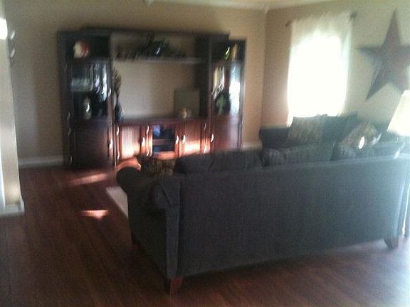 3rd image of 304 S Avenue H