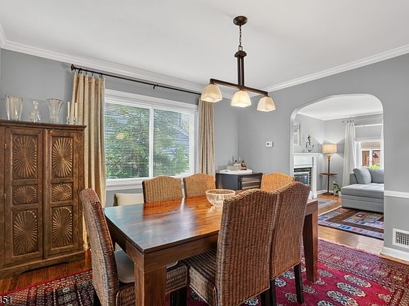 5th image of 28 Kew Dr