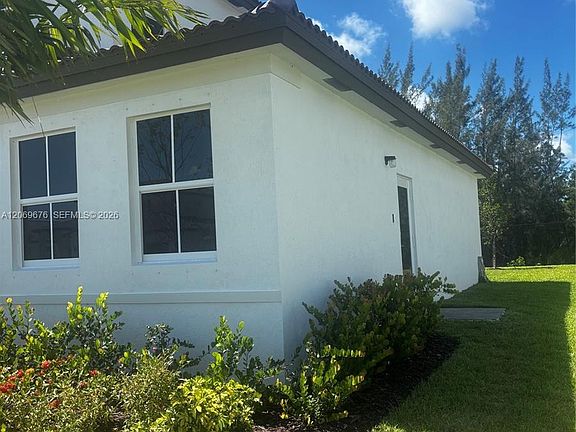3rd image of 2342 SE 30th St