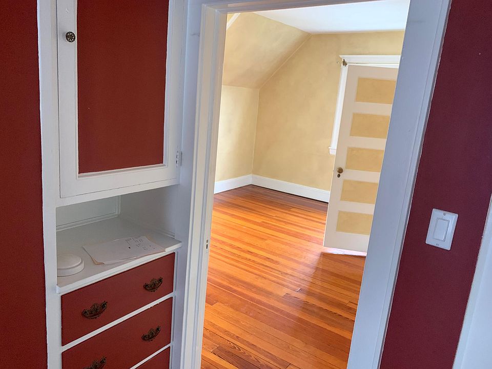 1st image of 16 Midland Ave #Top