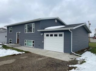 420 2nd St NE, Surrey, ND 58785