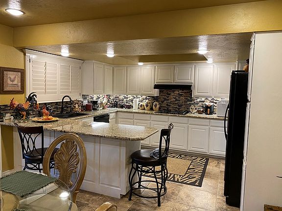 3rd image of 12 Brittany Ln