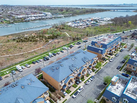 Sold by Remax City Square | media 28