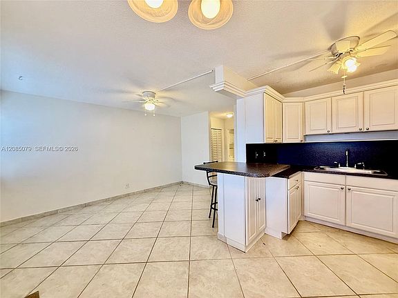 2nd image of 22 SE 3rd Ter APT 7