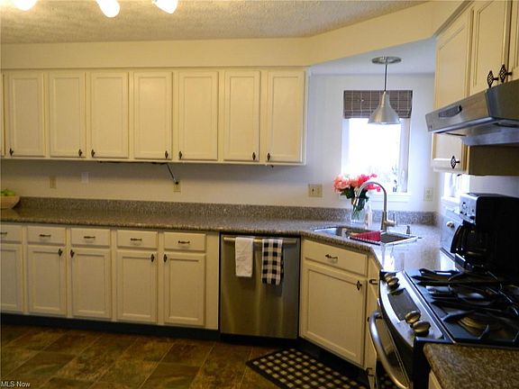 5th image of 1038 Roy Marsh Dr
