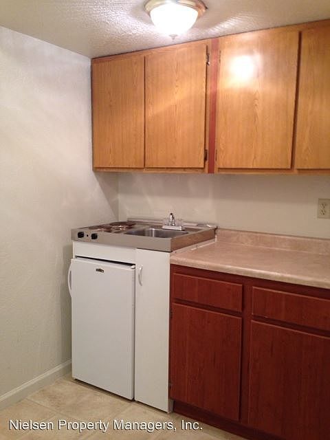 2nd image of 1415 G St APT 09