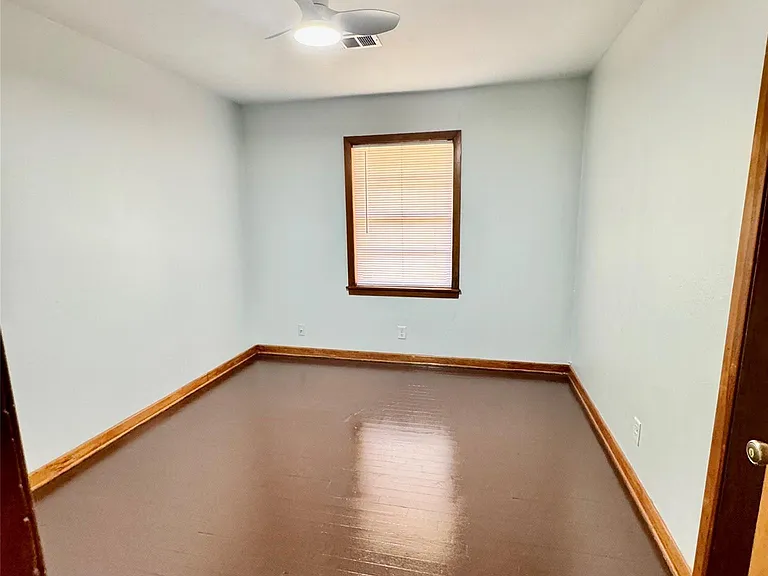 1701 Gillette St — Photo 11
