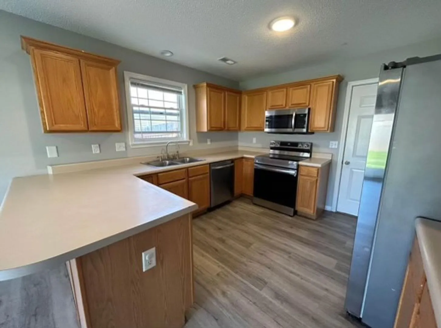 Impressive 3 Bed 2 Bath House In 7 Oaks! — Photo 4