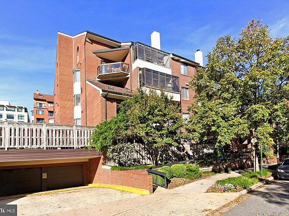 2nd image of 1020 N Stafford St APT 308