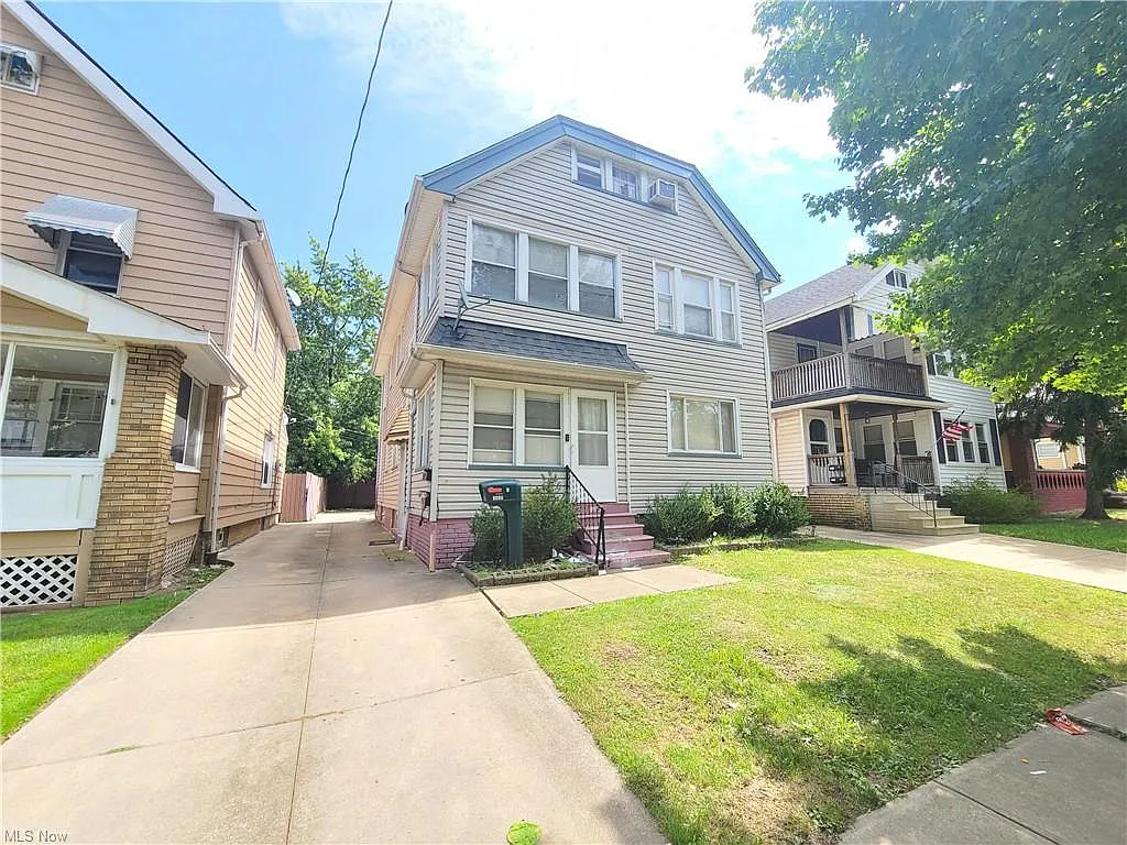 3549 W 129th St photo 1
