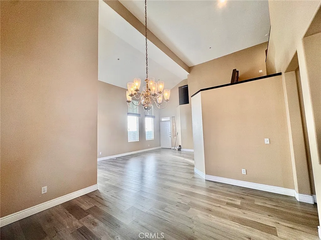 4 bed, 2.5 bath, 2328 sqft, $3,680 — Photo 4