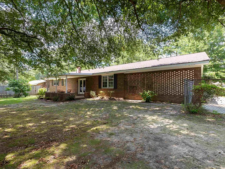 1726 Greenwood Cir — Photo 71