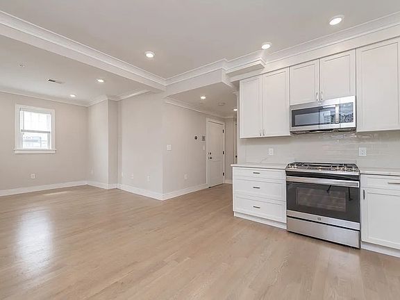 5th image of 2 Rossmore Rd #1