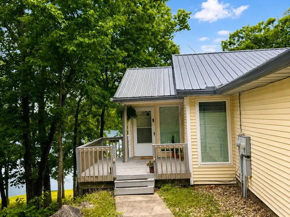 306 Scarsdale Cir, Lake Ozark, MO 65049