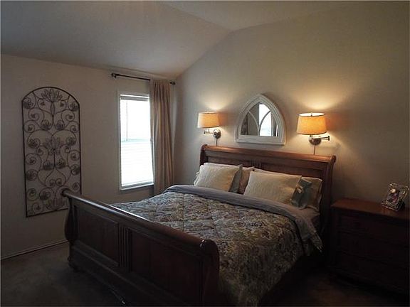 4th image of 304 Grisham Dr