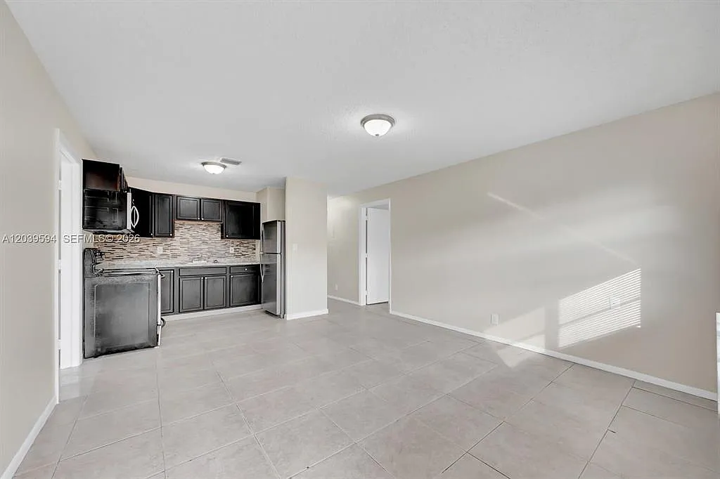 4 bed, 1210 sqft, $2,850 — Photo 4