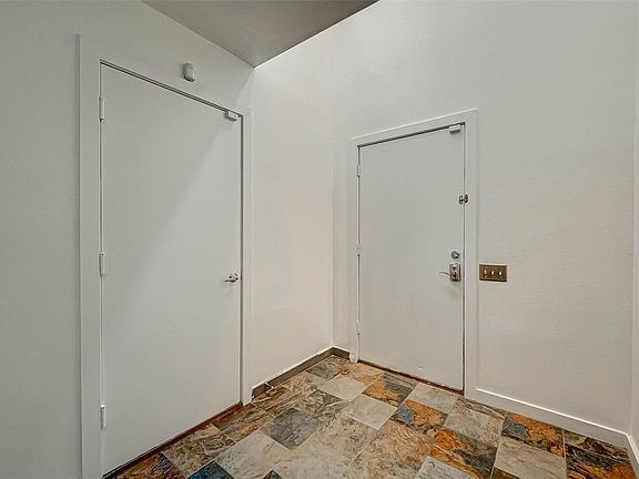 3rd image of 6932 Yellowstone Way Dr