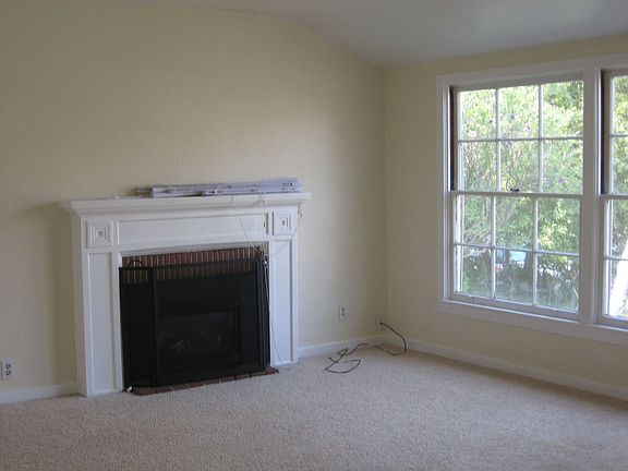 4th image of 551 Hill St