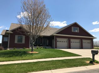 520 Jaguar Ct, Marshall, MN 56258