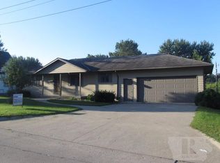 511 W 1st St, Carroll, IA 51401