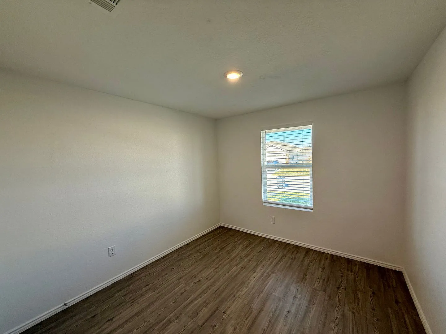 Gorgeous 3 bedroom | 2 bath home in great location! Minutes to Randolph AFB and Ft Sam/BAMC — Photo 4