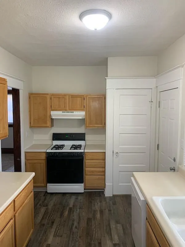 3 bed, 980 sqft, $1,350 — Photo 2
