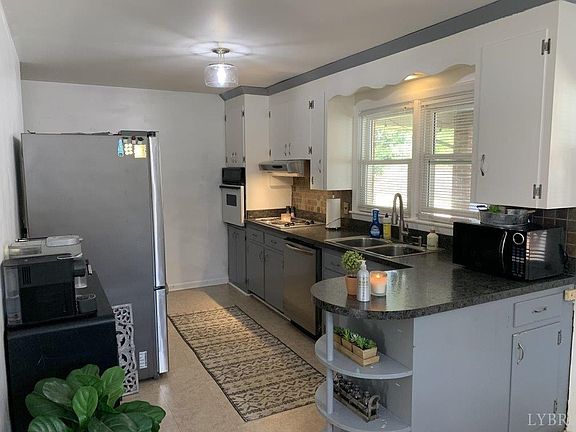 4th image of 82 Terrace Hill Dr